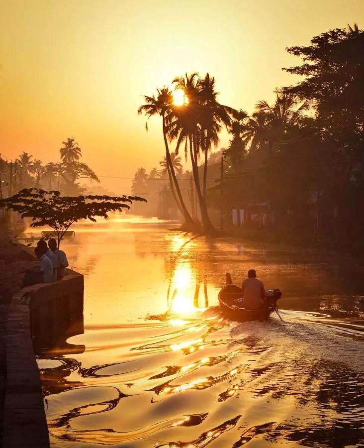 Rajatheeram Beach Homestay & Backwater Cruise Alleppey Alappuzha Buitenkant foto