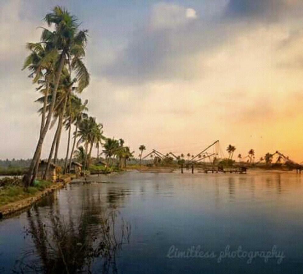 Rajatheeram Beach Homestay & Backwater Cruise Alleppey Alappuzha Buitenkant foto