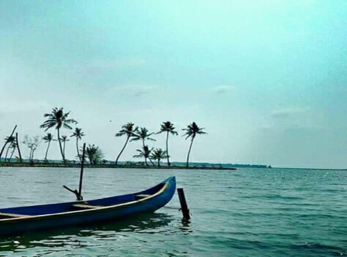 Rajatheeram Beach Homestay & Backwater Cruise Alleppey Alappuzha Buitenkant foto